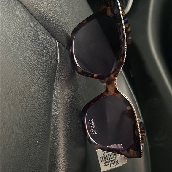 Stylish Tortoise Shell Sunglasses - Picture 3 of 6